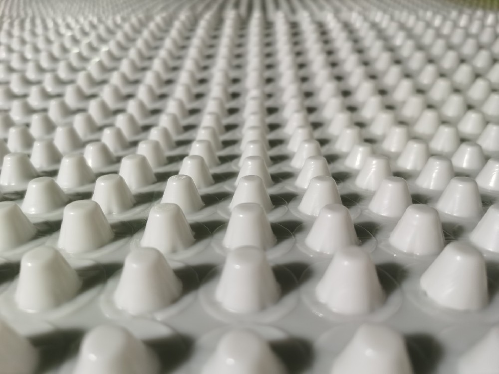 車庫(kù)瀝水板廠家 綠化蓄排水板廠家 各地區(qū)發(fā)貨